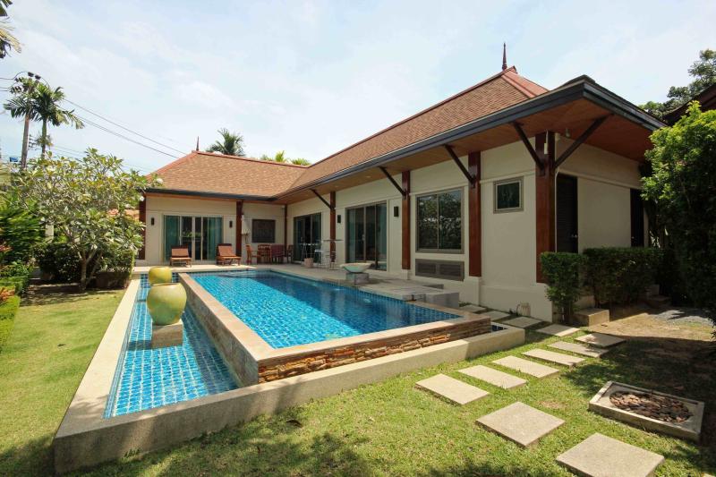 Modern oriental-style pool villa with 3 bedrooms  and 3 en-suite bathrooms
