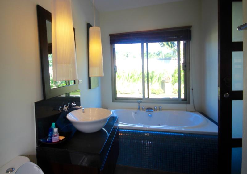 Modern oriental-style pool villa with 3 bedrooms  and 3 en-suite bathrooms