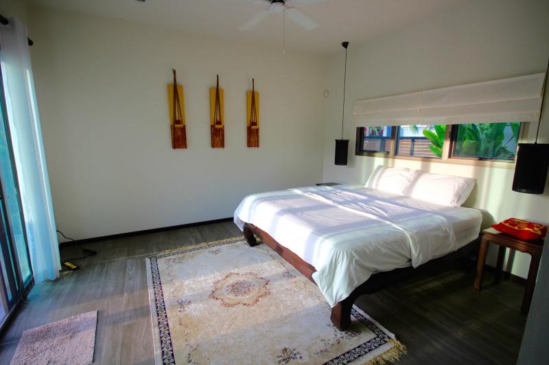 Modern oriental-style pool villa with 3 bedrooms  and 3 en-suite bathrooms