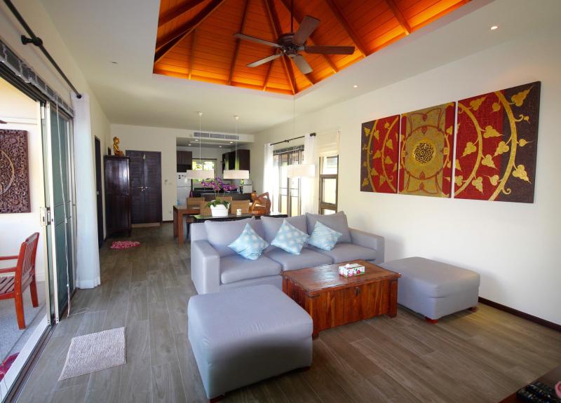 Modern oriental-style pool villa with 3 bedrooms  and 3 en-suite bathrooms