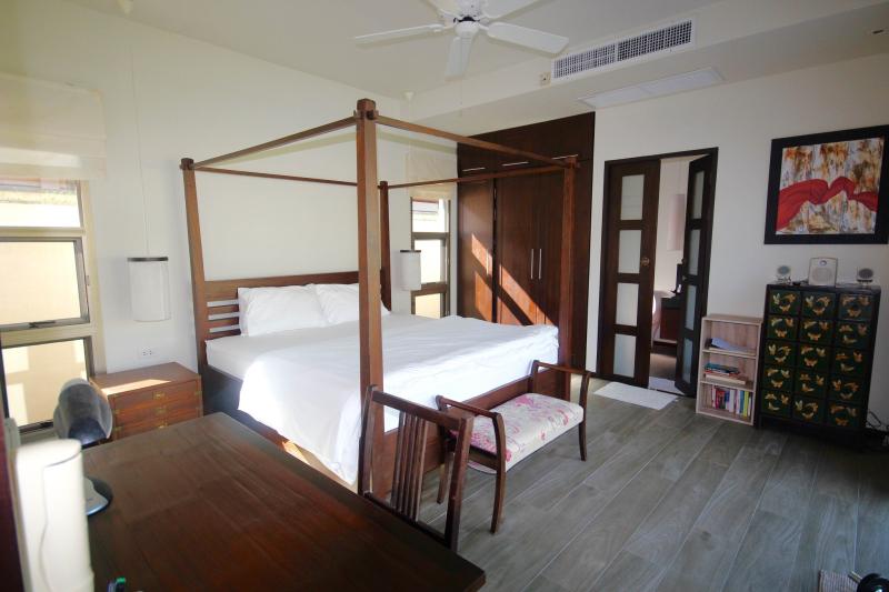 Modern oriental-style pool villa with 3 bedrooms  and 3 en-suite bathrooms