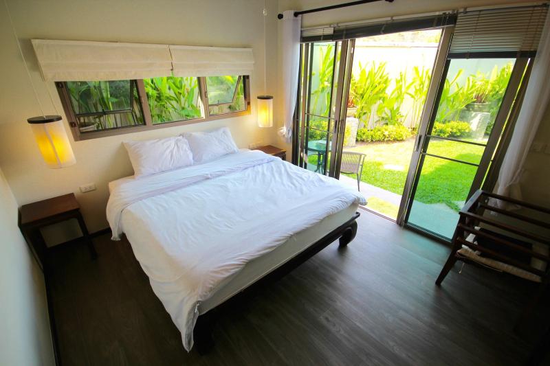 Modern oriental-style pool villa with 3 bedrooms  and 3 en-suite bathrooms