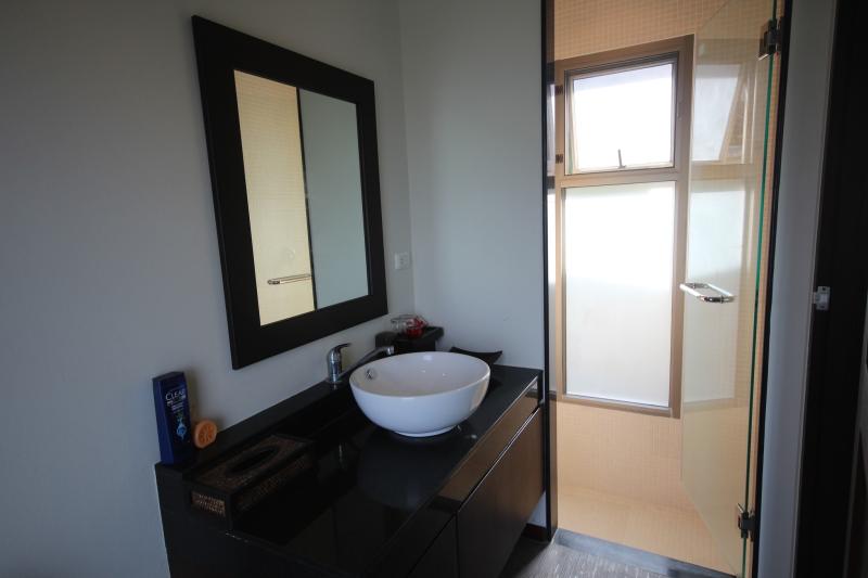 Modern oriental-style pool villa with 3 bedrooms  and 3 en-suite bathrooms