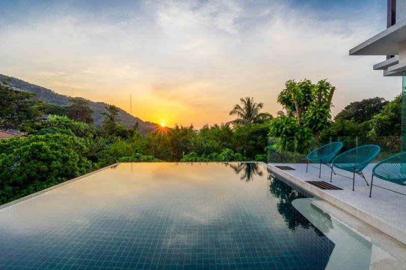 hot deal 5 Bedrooms Seaview villa for rent