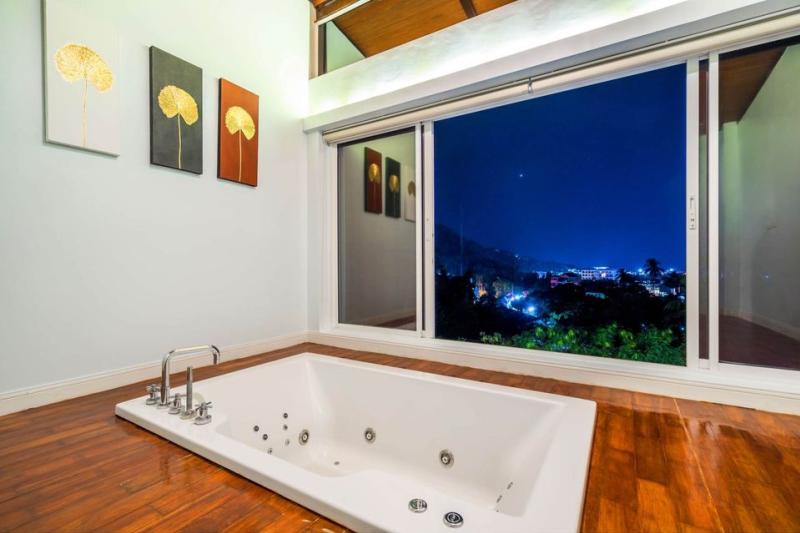 hot deal 5 Bedrooms Seaview villa for rent