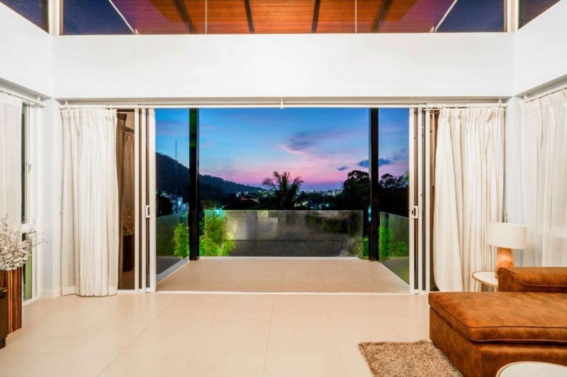 hot deal 5 Bedrooms Seaview villa for rent