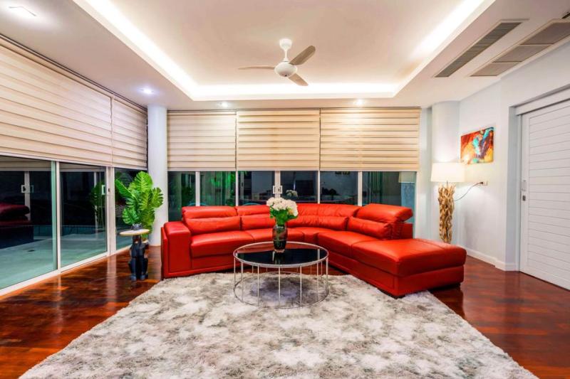 hot deal 5 Bedrooms Seaview villa for rent