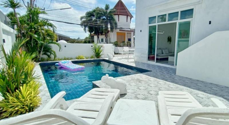 2 bed house private pool and shared pool