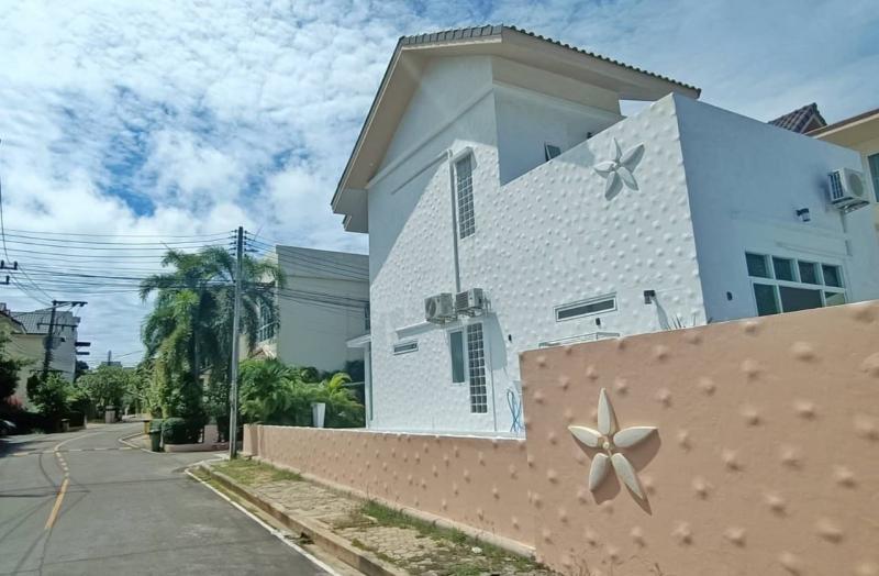 2 bed house private pool and shared pool