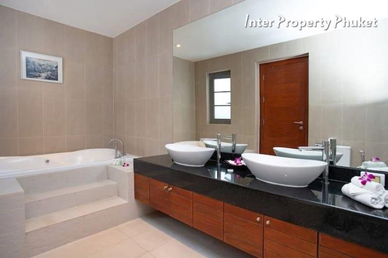 2 Bedrooms Luxury Pool Villa for rent