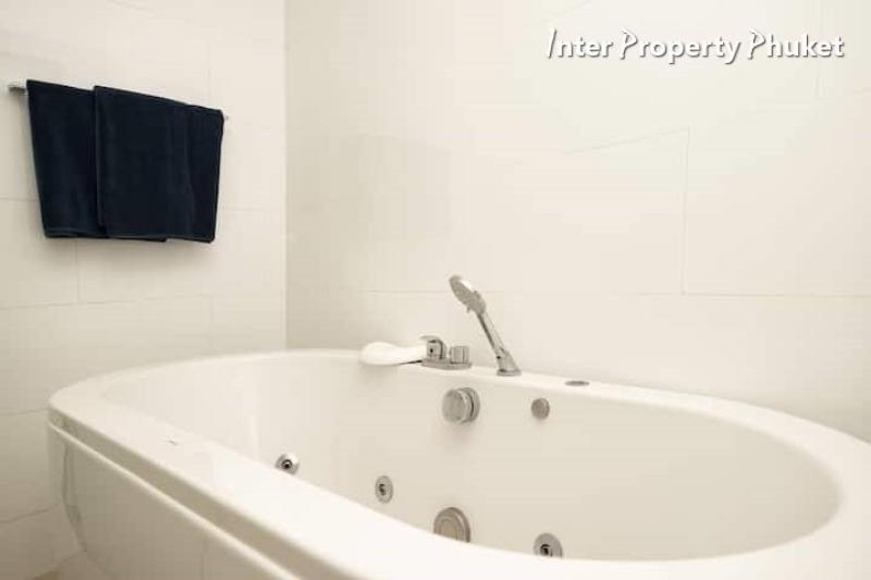 2 Bedrooms Condo for rent