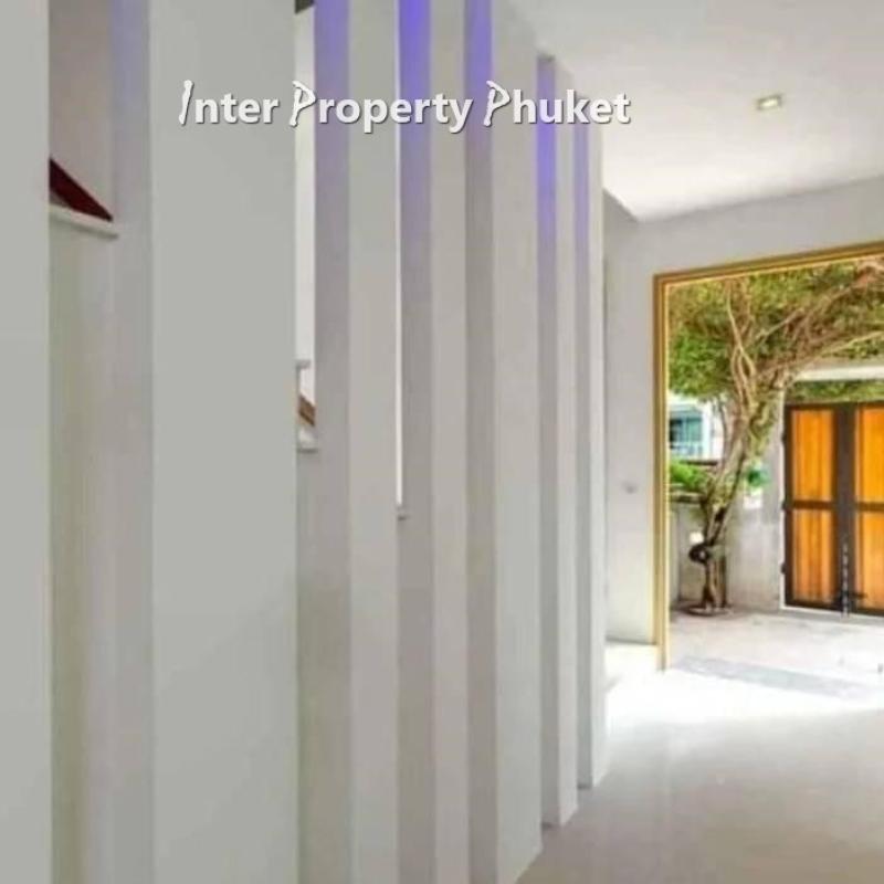 2 Bedrooms Modern 2 storey town house for rent