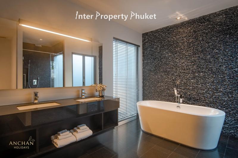 RBT112 4 Bedrooms villa for rent