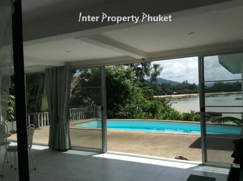 3 Bedrooms Beach front villa for rent