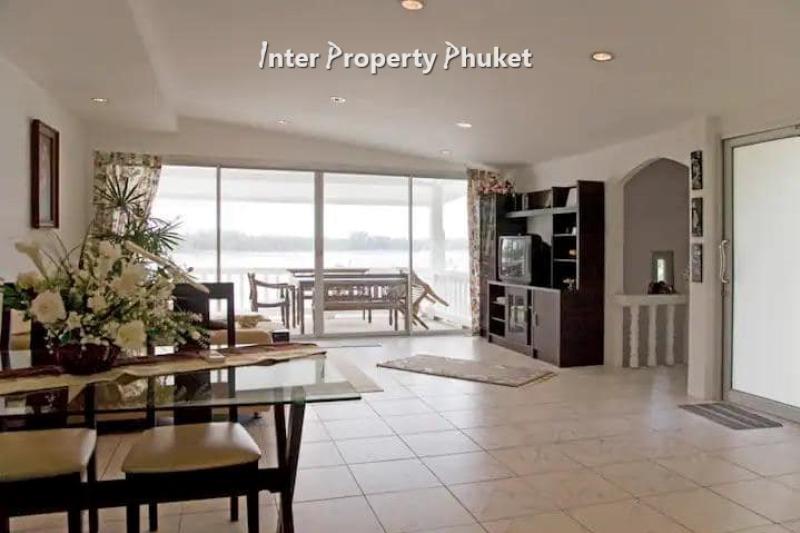 3 Bedrooms Beach front villa for rent