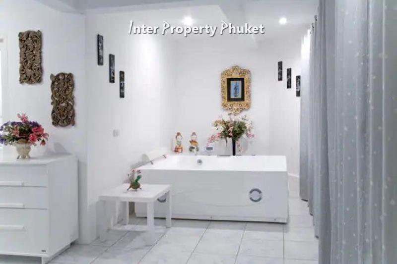 3 Bedrooms Beach front villa for rent
