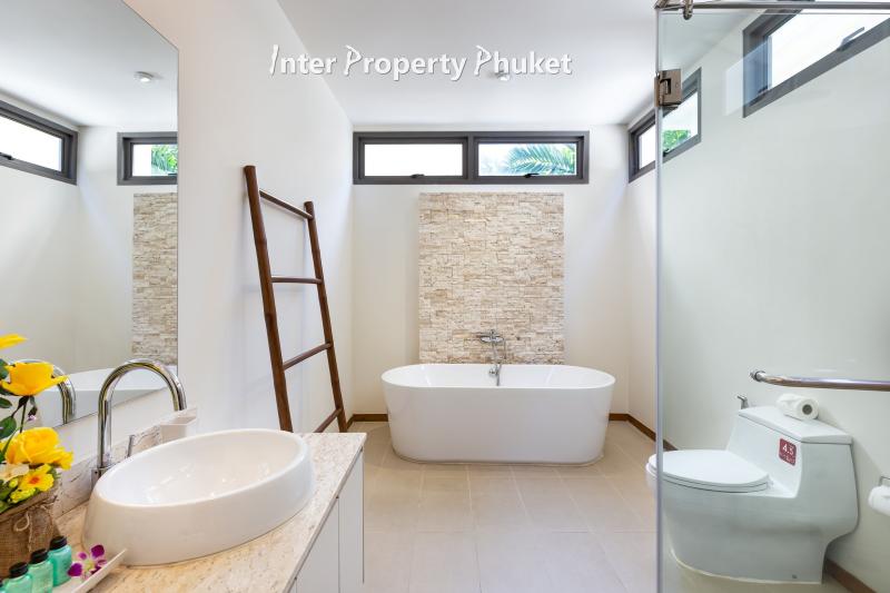 RR035 4 Bedrooms villa for rent