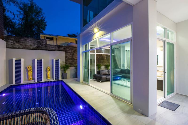 RR036 3 Bedrooms villa for rent