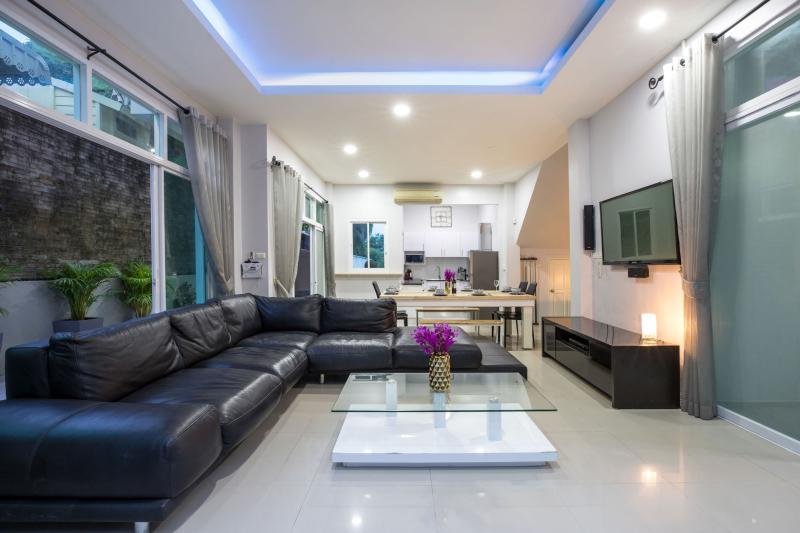 RR036 3 Bedrooms villa for rent