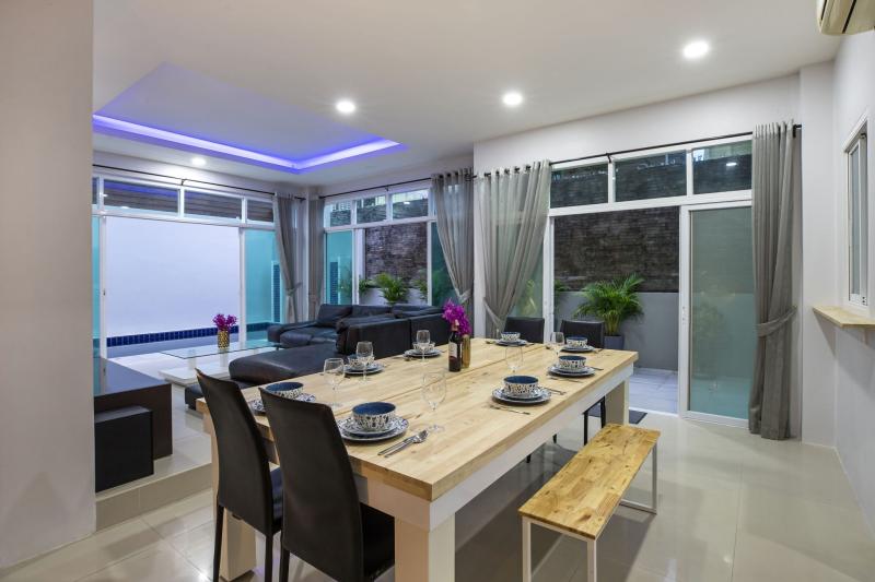 RR036 3 Bedrooms villa for rent