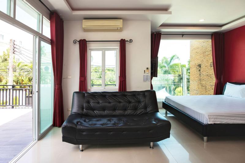 RR036 3 Bedrooms villa for rent