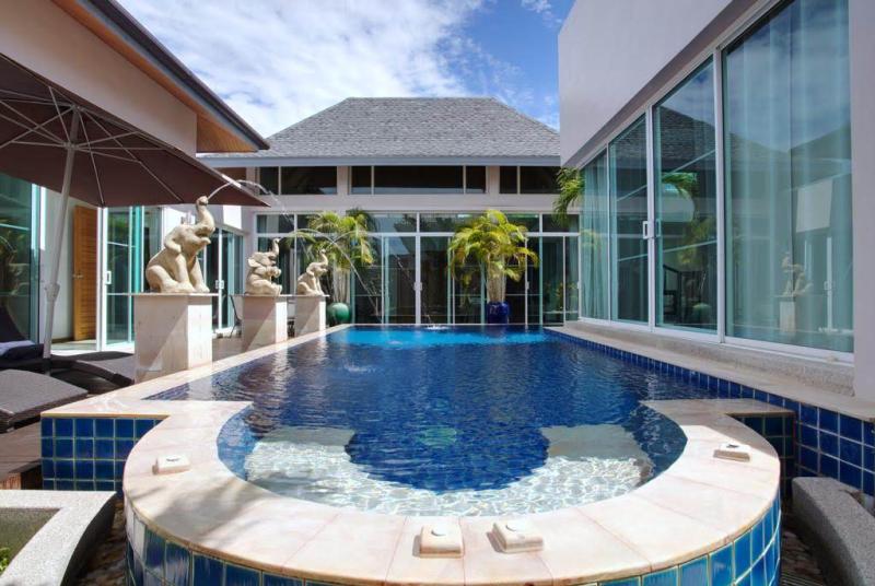 RR038 3 Bedrooms villa for rent