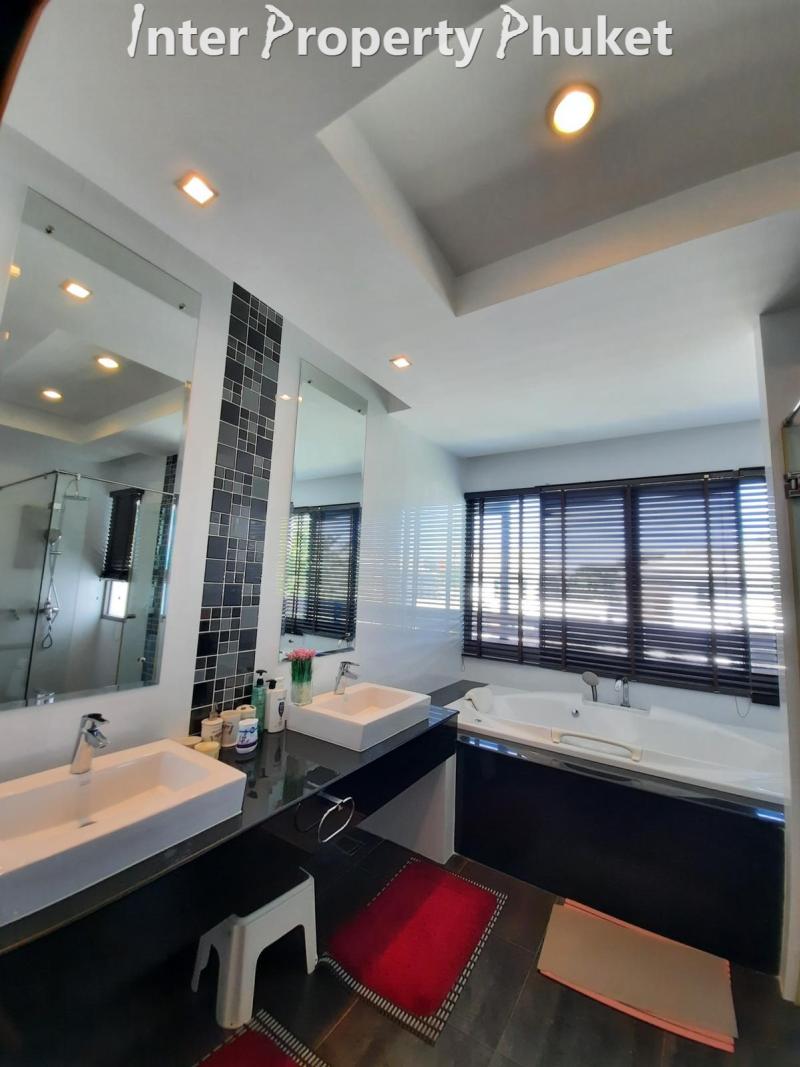3 Bedrooms Luxury villa for sale