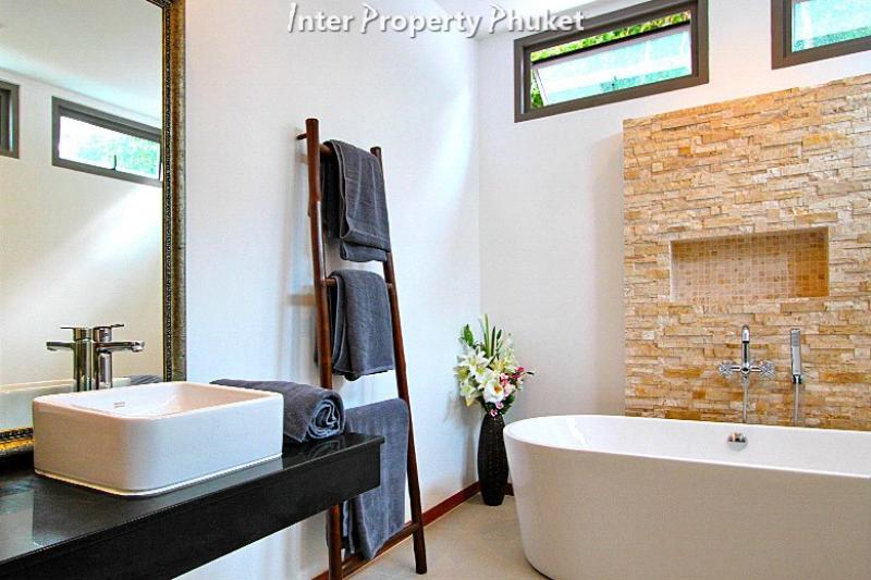 2 Bedrooms Luxury beach villa for rent