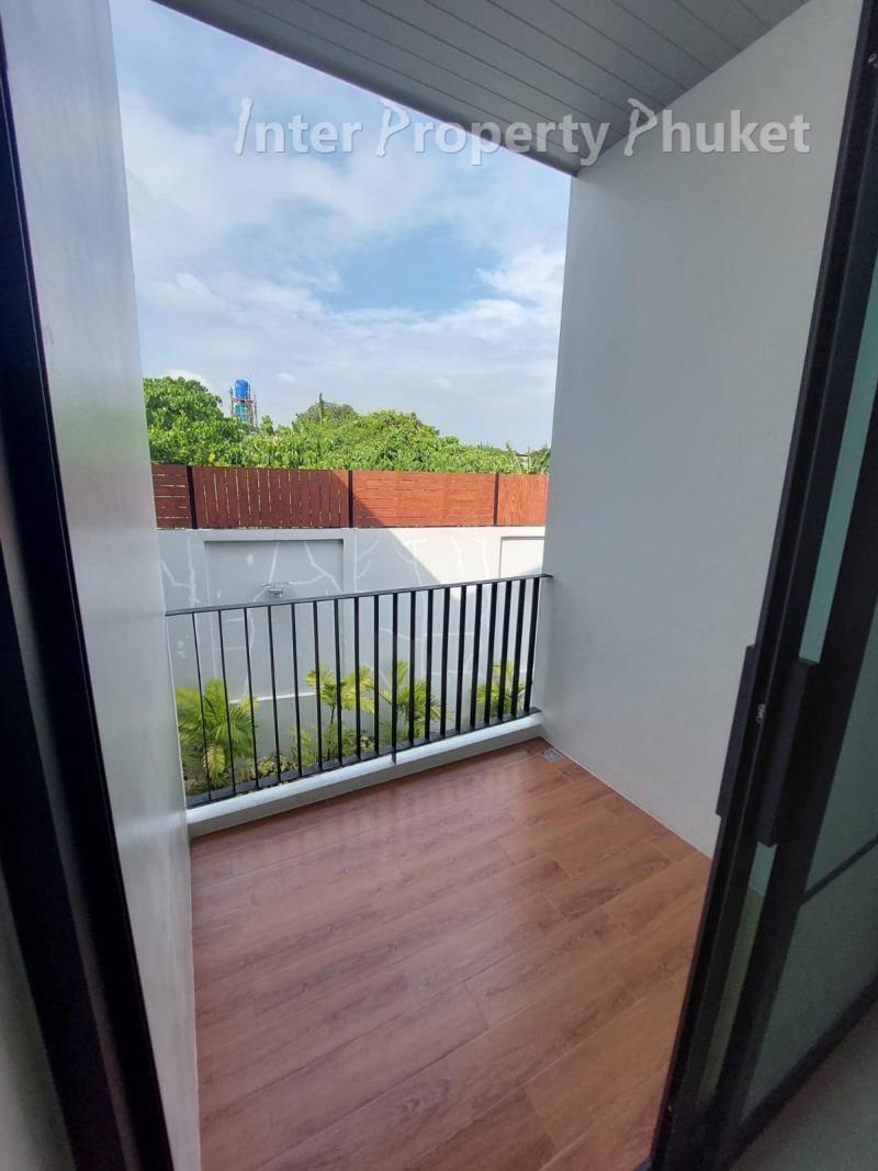 4 Bedrooms Brand new villa for rent