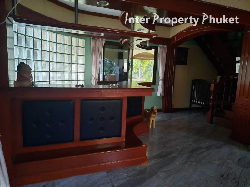 RR124 5 Bedrooms villa for rent