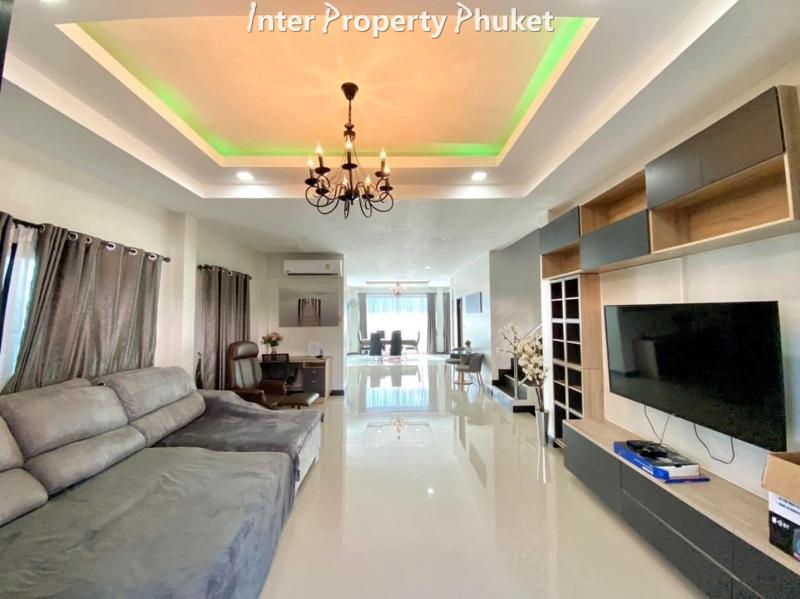 4 Bedrooms 2 houses for rent