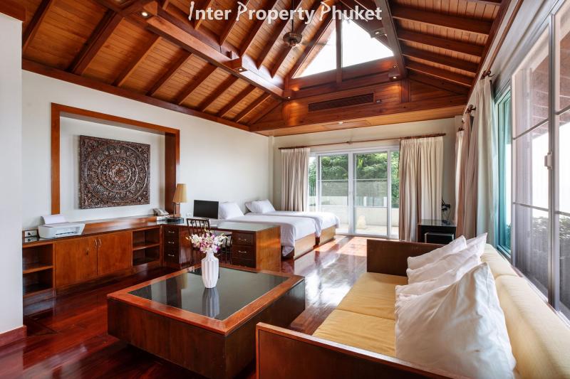5 Bedrooms luxury villa full seaviews