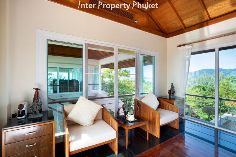 5 Bedrooms luxury villa full seaviews