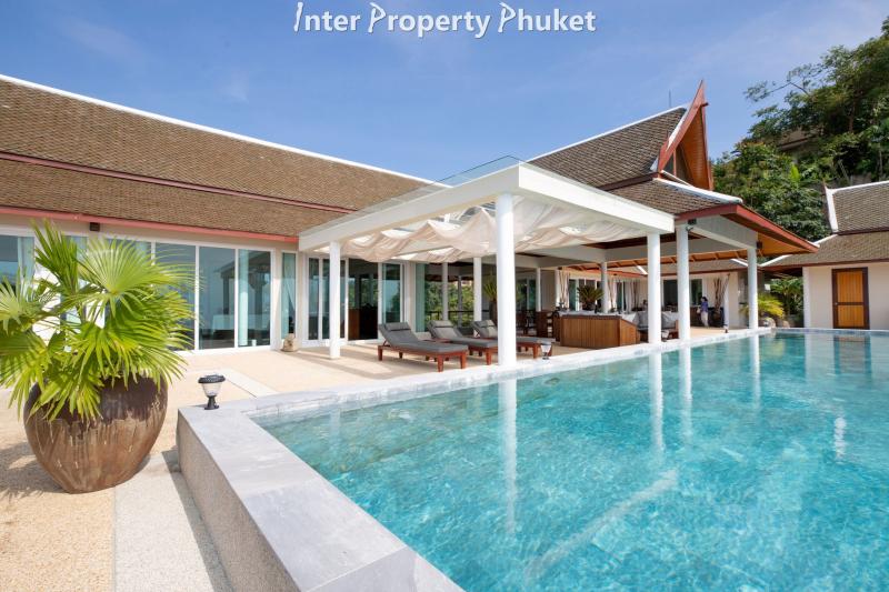 5 Bedrooms luxury villa full seaviews