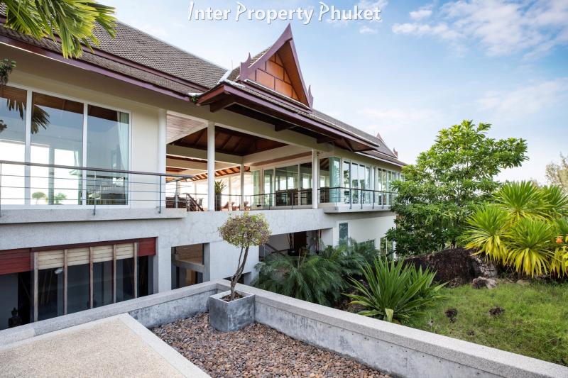 5 Bedrooms luxury villa full seaviews