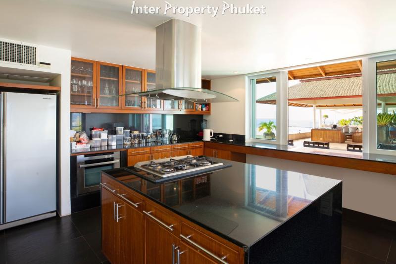 5 Bedrooms luxury villa full seaviews