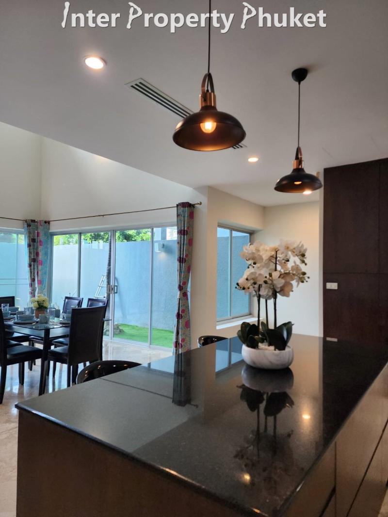 3 Bedrooms Townhouse 3 storey for rent
