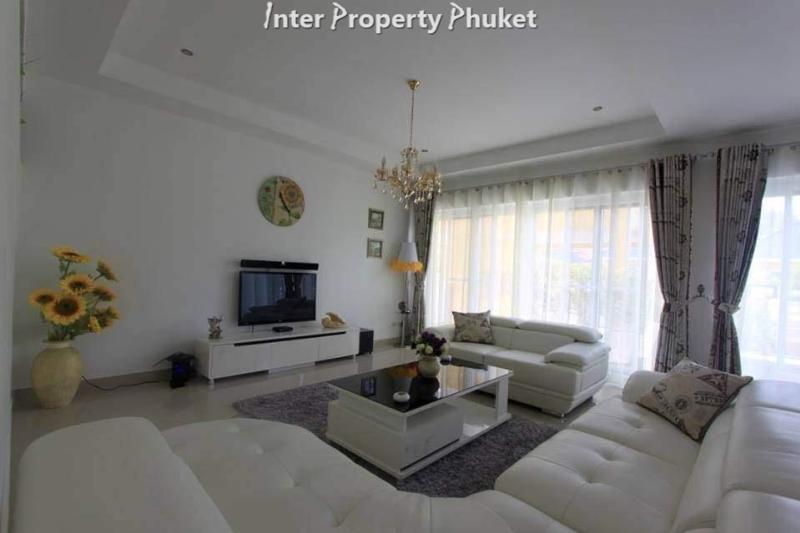 RR013 5 Bedrooms villa for rent