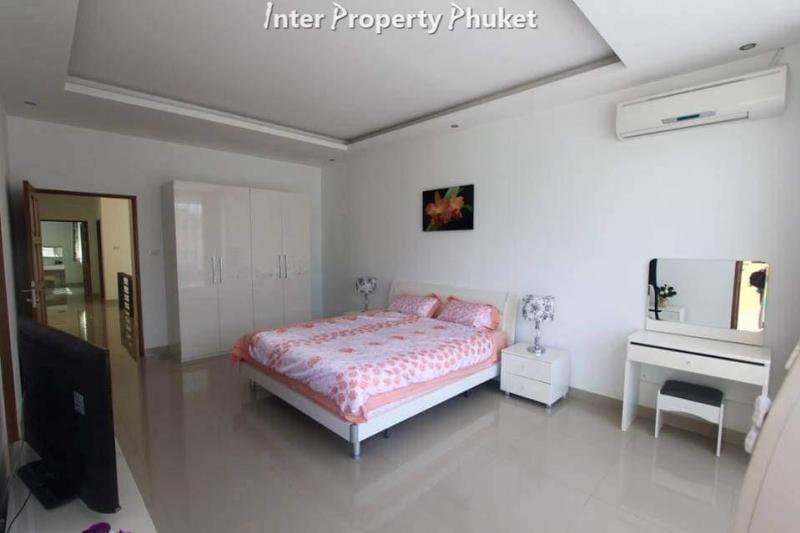 RR013 5 Bedrooms villa for rent
