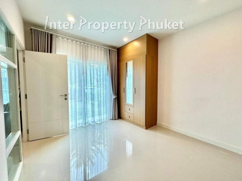 4 Bedrooms villa for ren
