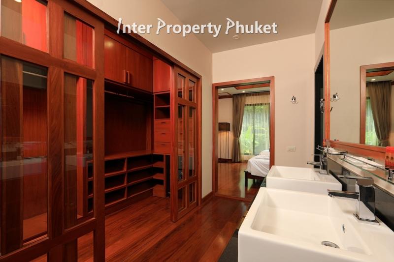 RR159 4 Bedrooms villa for rent
