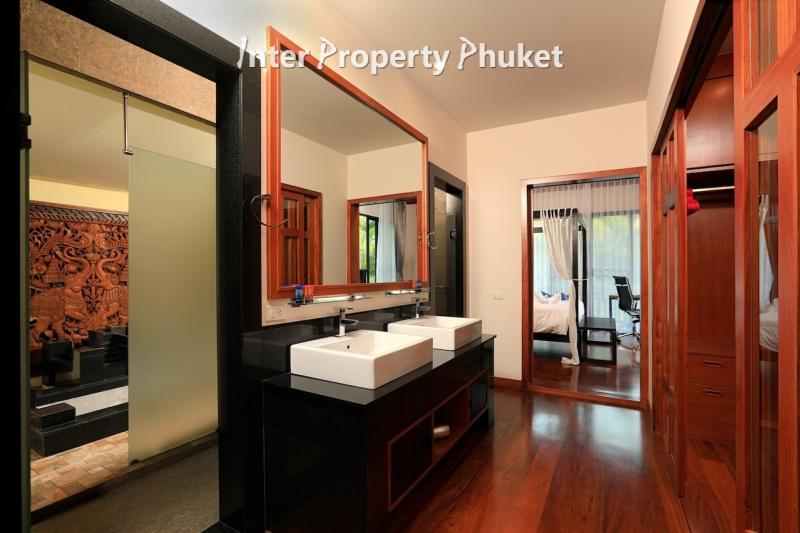 RR159 4 Bedrooms villa for rent