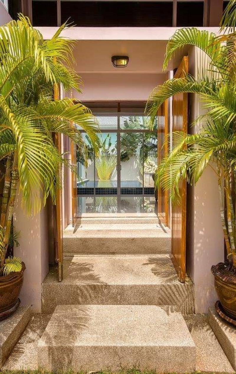 RSR022 4 Bedrooms villa for rent and sale