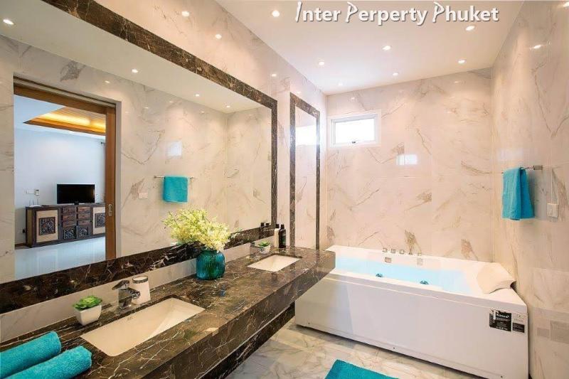 RSR022 4 Bedrooms villa for rent and sale