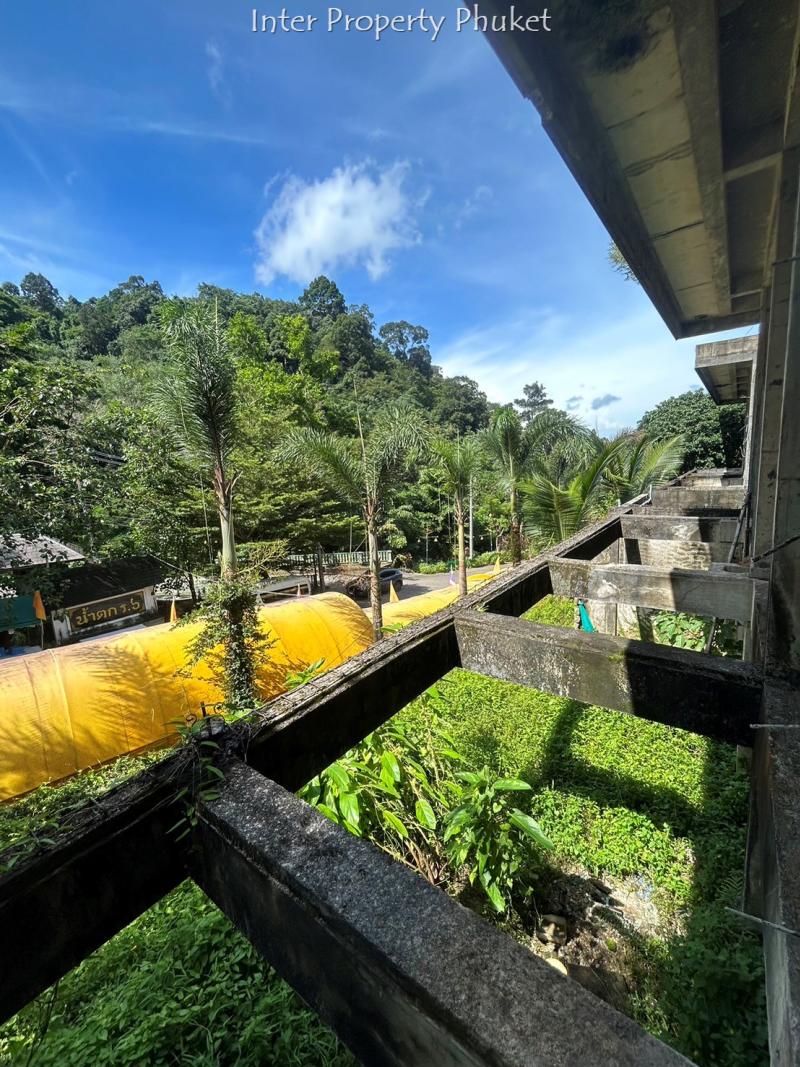 Land 8 Plot for sale