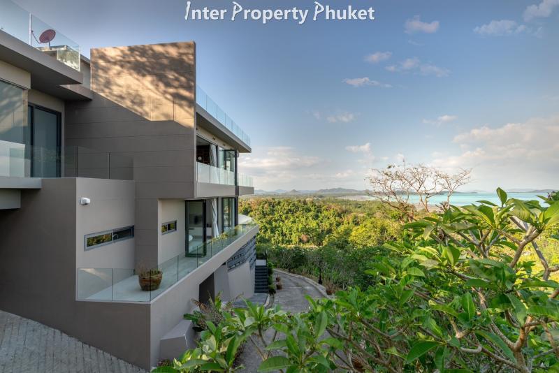 4 Bedrooms Seaview pool villa for rent and sale