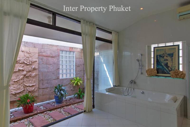 5 Bedrooms Private Villa for rent