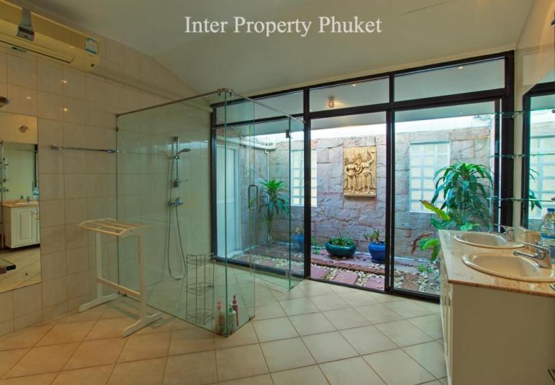 5 Bedrooms Private Villa for rent