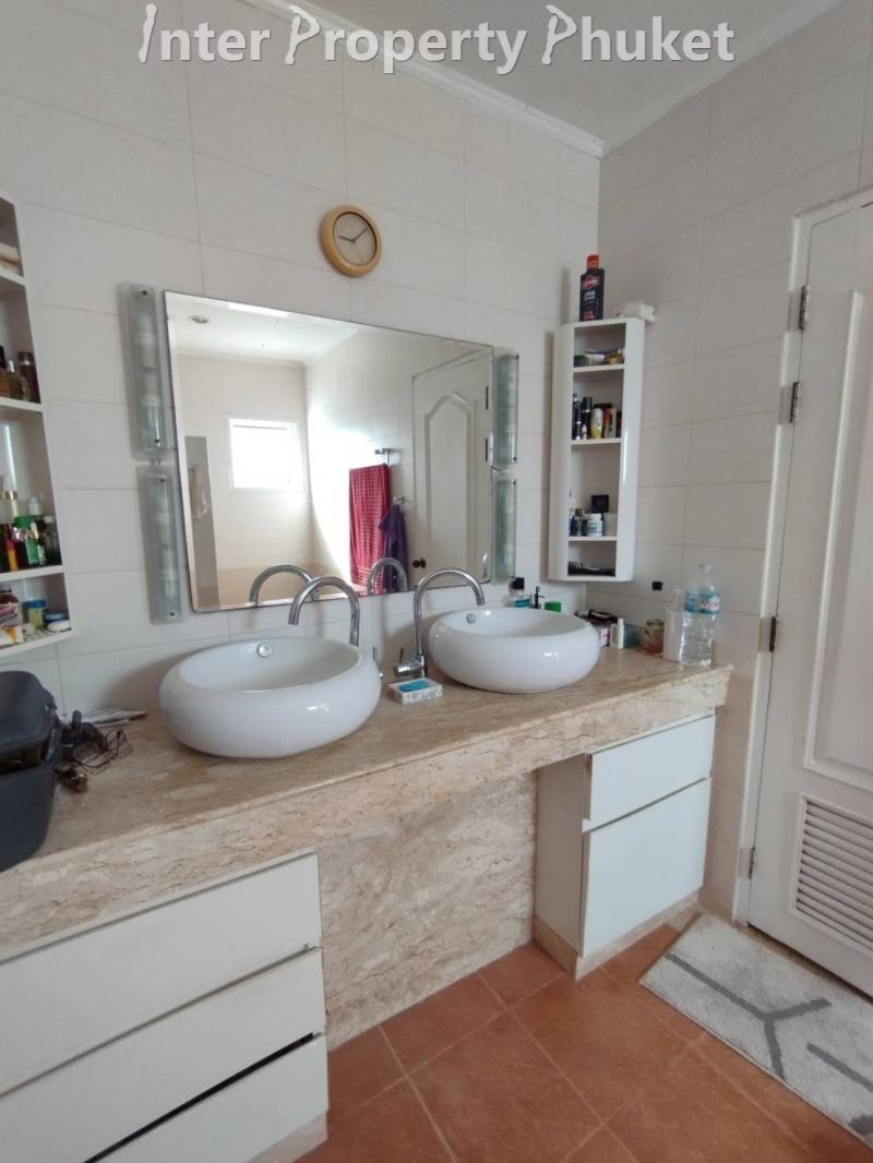 RSTL036 4 Bedrooms villa for rent and sale 