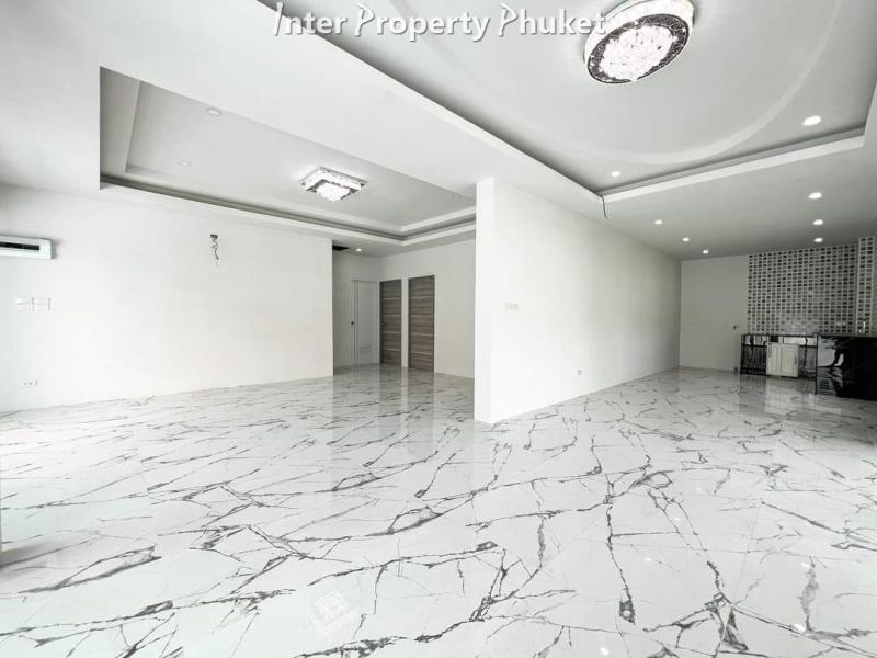 4 Bedrooms new renovated villa for sale